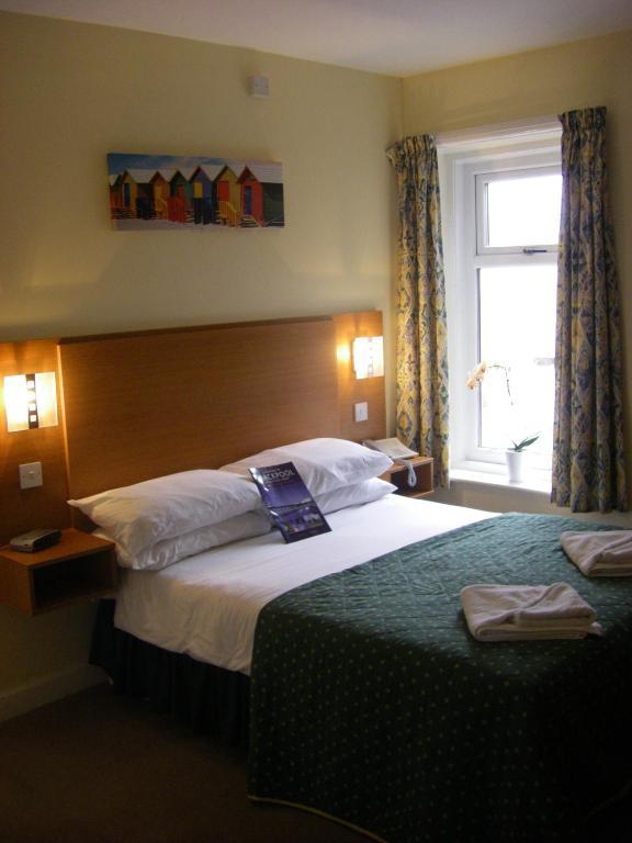 The Waldorf - Near Pleasure & Sandcastle 3*