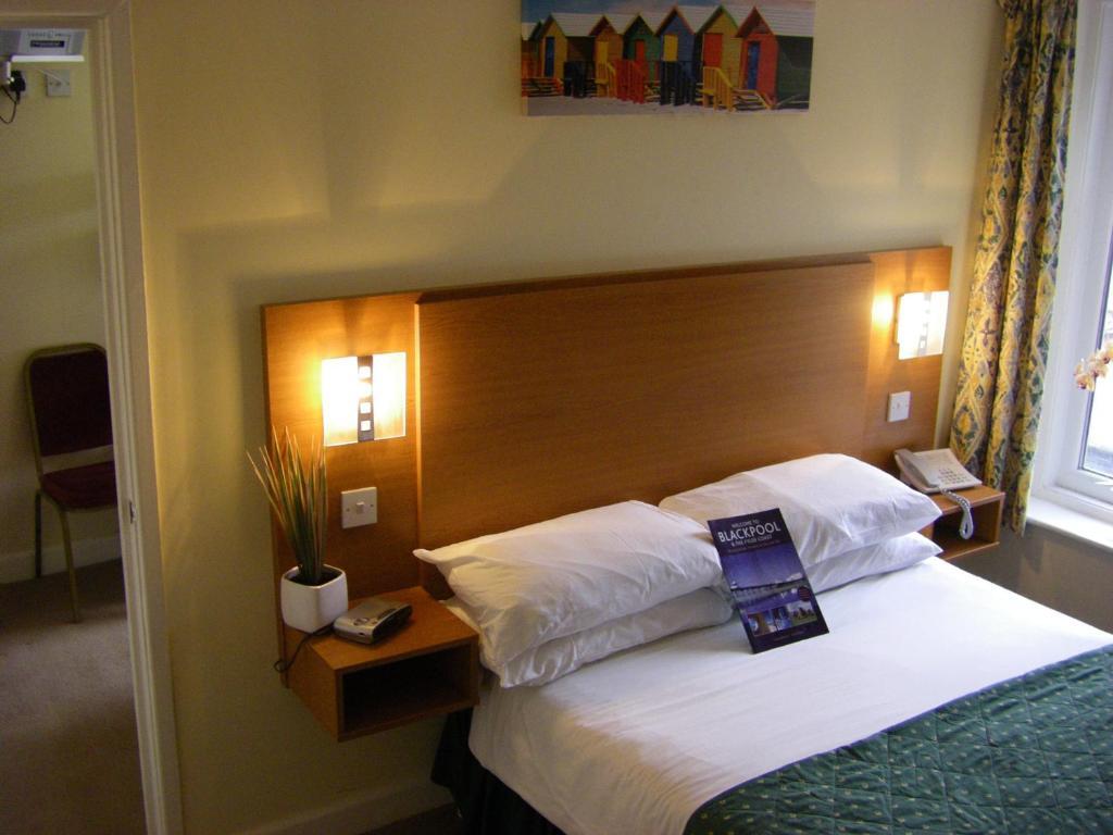 The Waldorf - Near Pleasure & Sandcastle Hotel