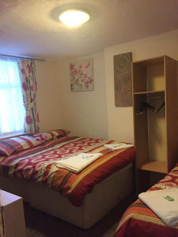 Trevaslodge - Families Only Guest house