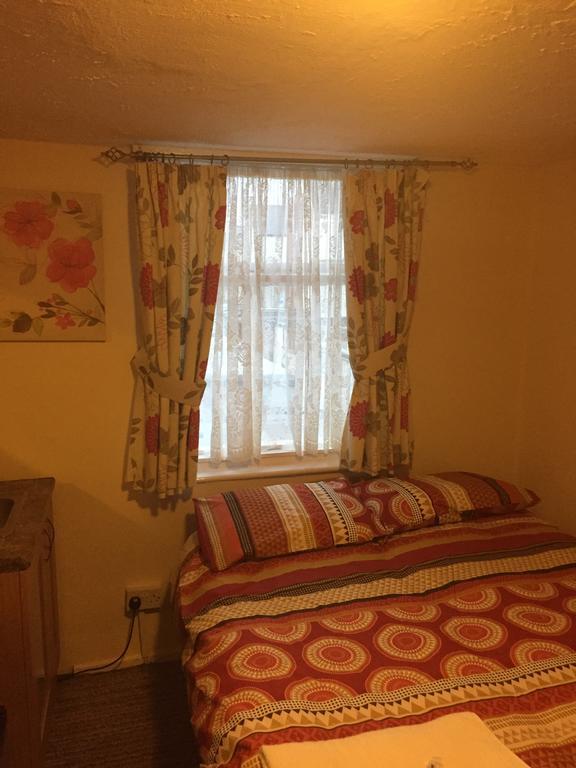 Trevaslodge - Families Only Guest house