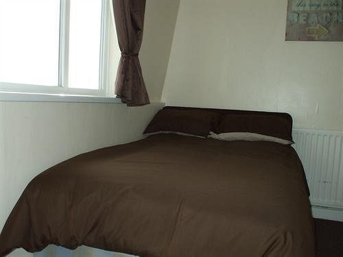 Waves Bed & Breakfast 2*