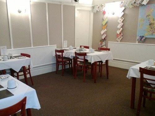 Waves Bed & Breakfast 2*