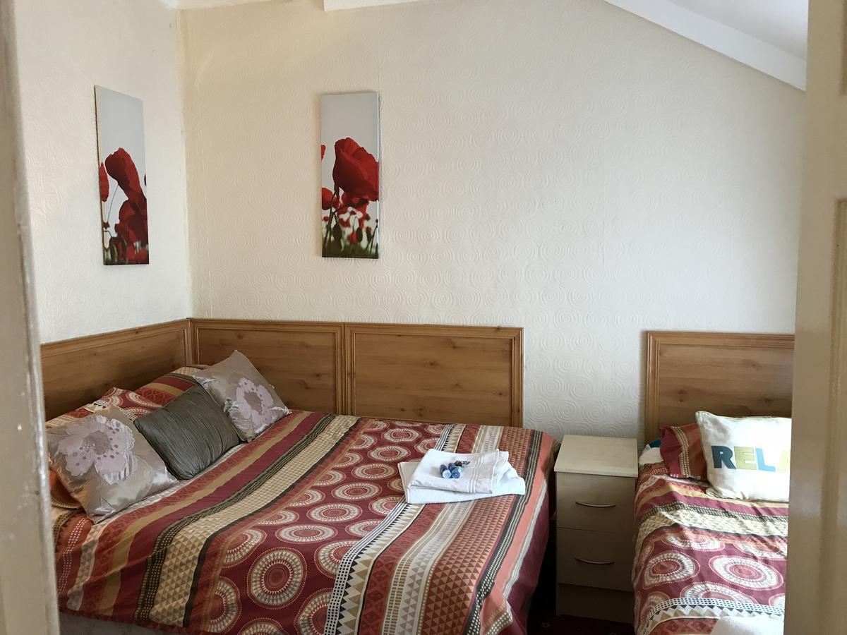 Guest house Trevaslodge - Families Only Blackpool