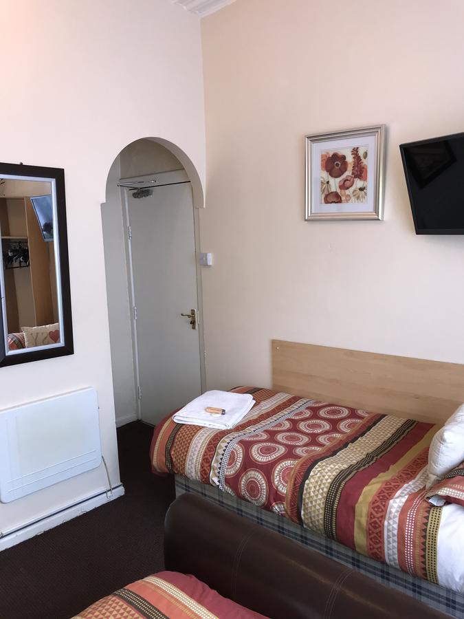 Guest house Trevaslodge - Families Only