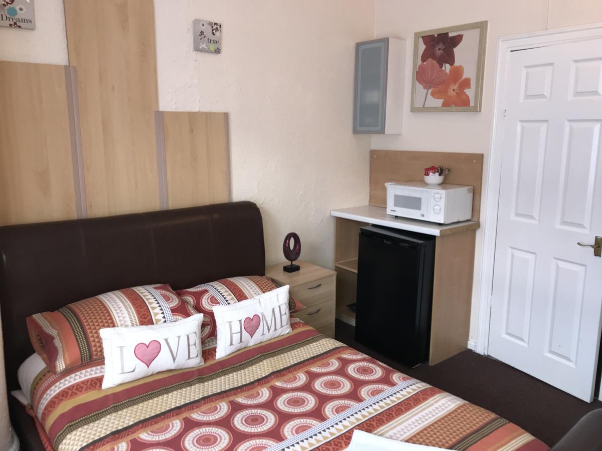 Trevaslodge - Families Only Guest house Blackpool