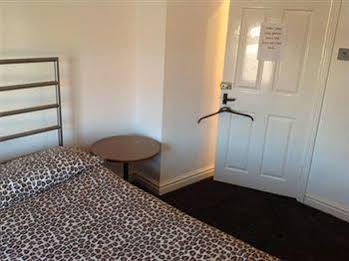 Singleton House 2*