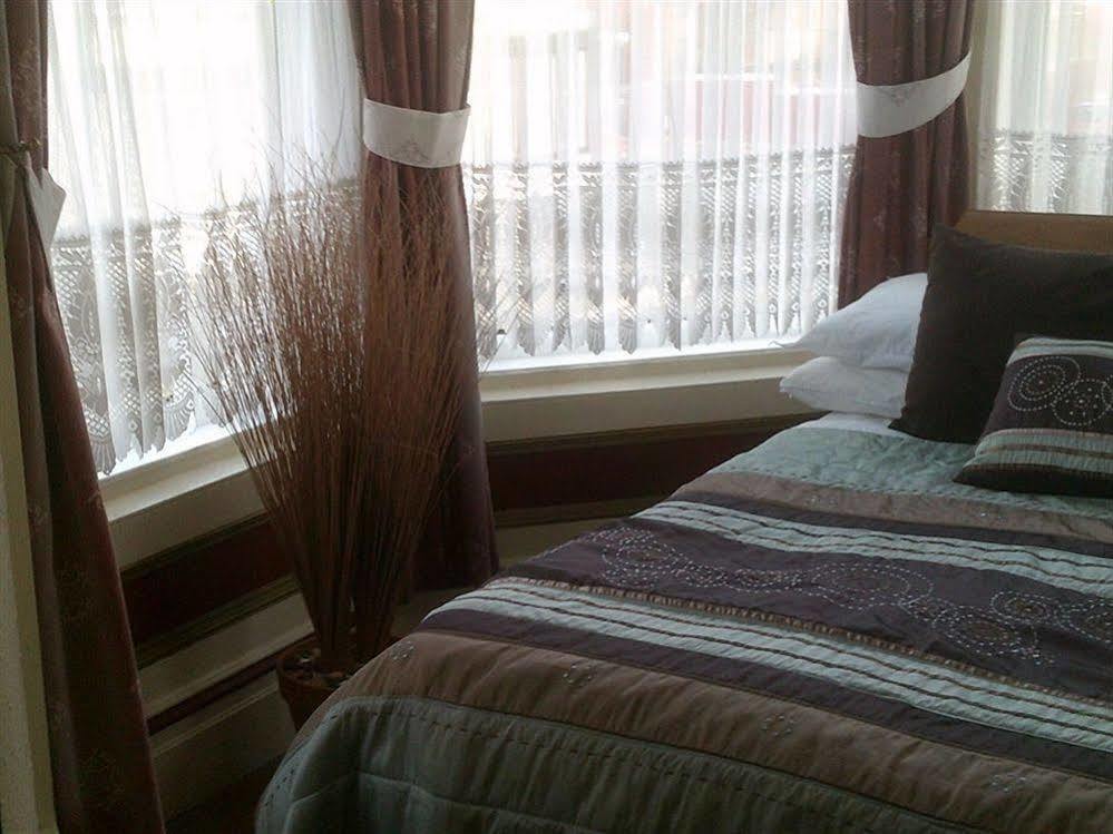 Mr Sandman's Hotel 2*