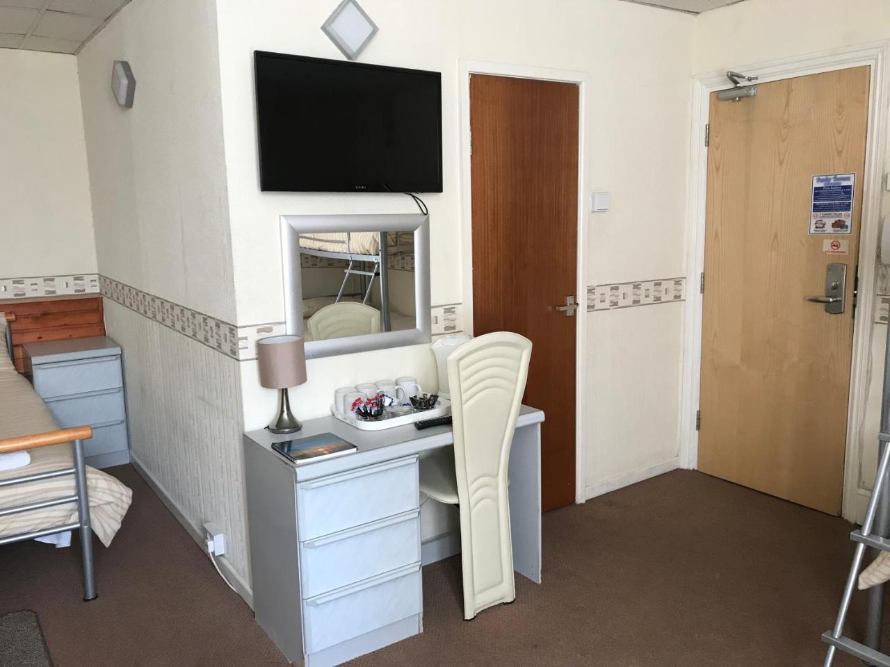 Hotel Funky Towers 3*