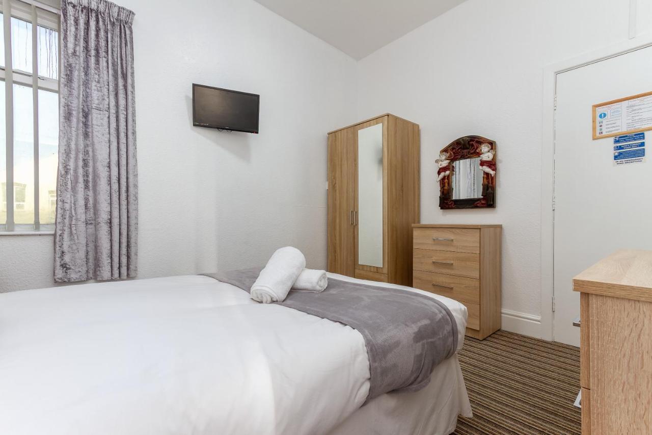 Hotel The Sandringham Court & Apartment-all Groups Welcome