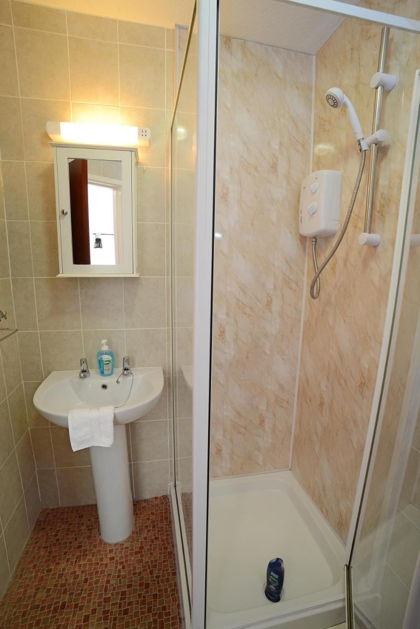 Lynmoore Guest house 2*