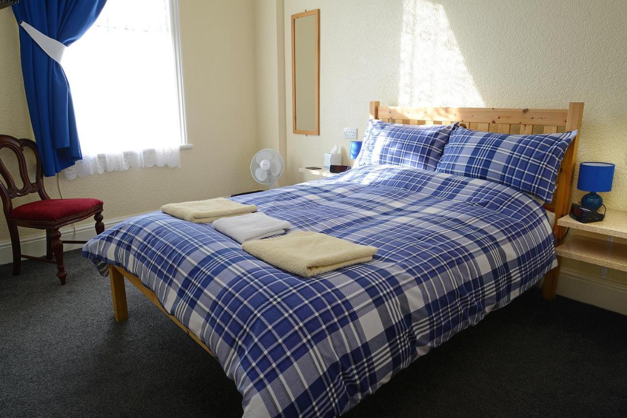 Lynmoore Guest house 2*
