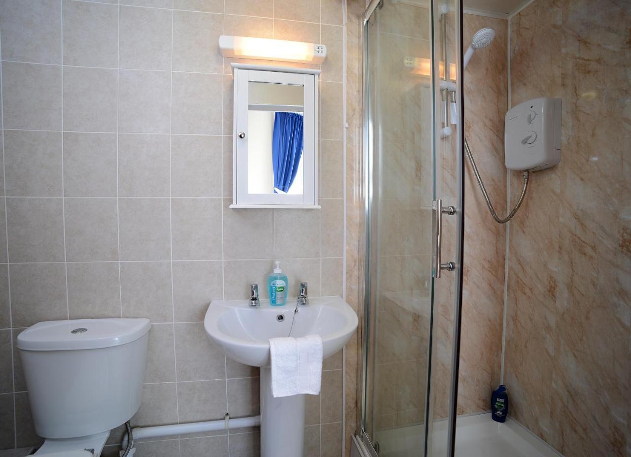Lynmoore Guest house 2*