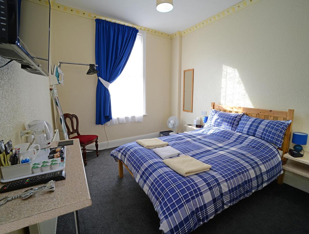 Lynmoore Guest house 2*