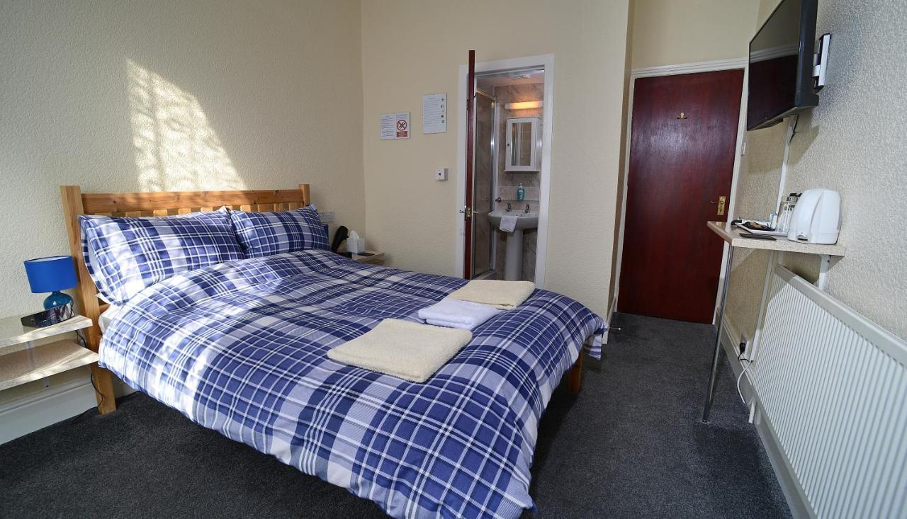 Lynmoore Guest house 2*