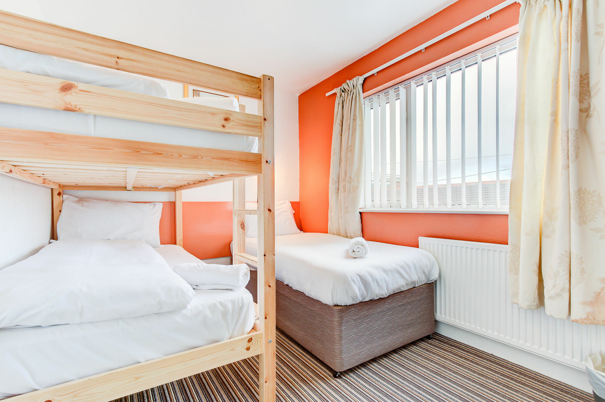 The Sandringham Court & Apartment-all Groups Welcome Hotel 3*