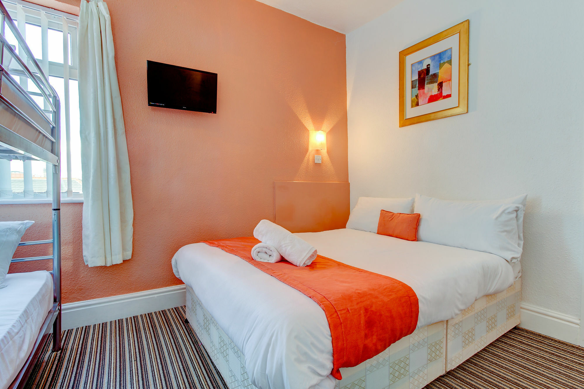 The Sandringham Court & Apartment-all Groups Welcome Hotel 3*