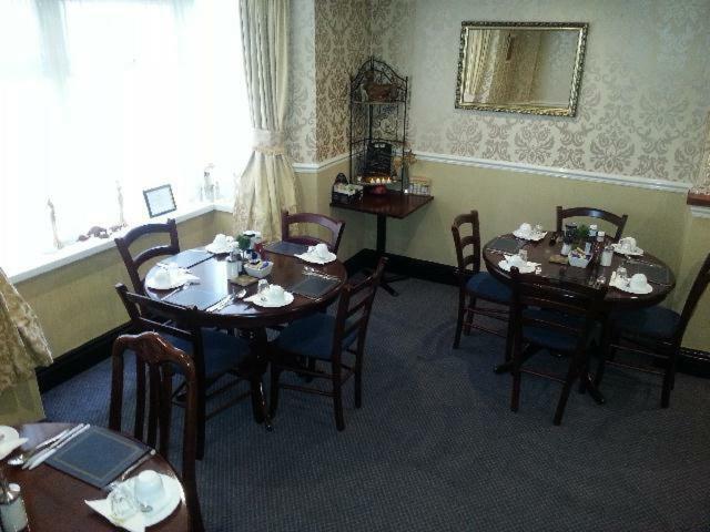 Holmside House Guest house 4*