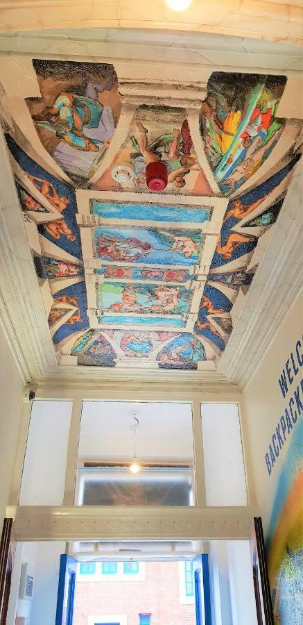 Hotel Backpackers &