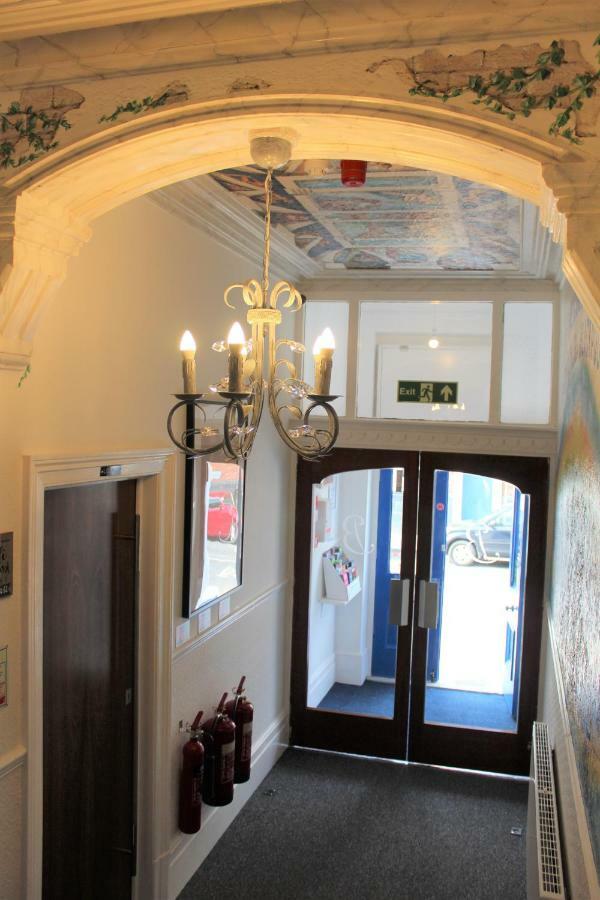Backpackers & 2* Blackpool