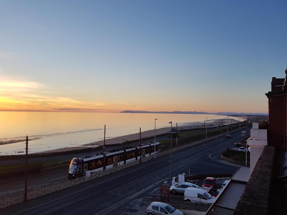 Granada Queen's Promenade * Blackpool