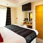 Queens Mansions: Empress Suite