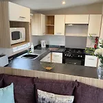 3 Bedroom Luxury Caravan Haven, Marton Mere