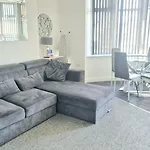 Deluxe Apartments On Mersey One