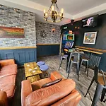 Rendezvous Bar & Rooms - Adults Only