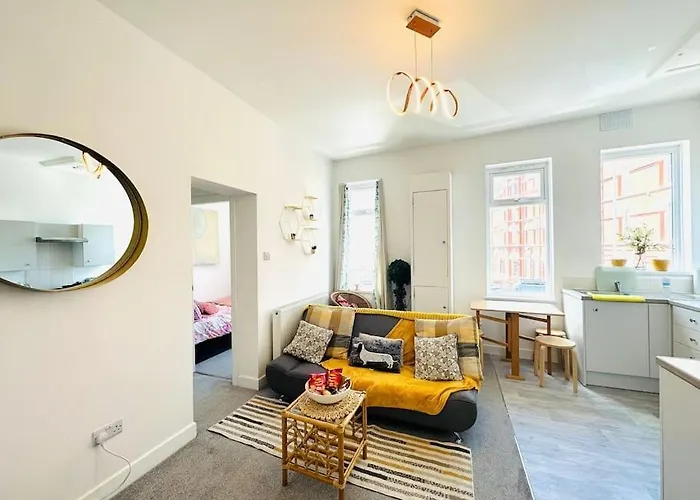 2 Bedroom Apartment With Seaside Views