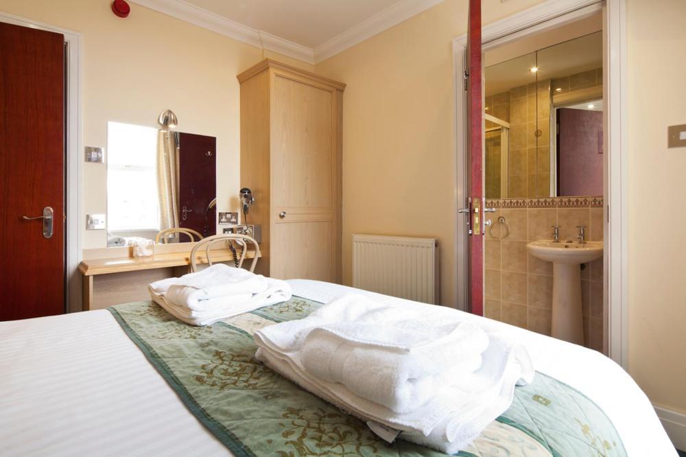 Burbage Holiday 4 *