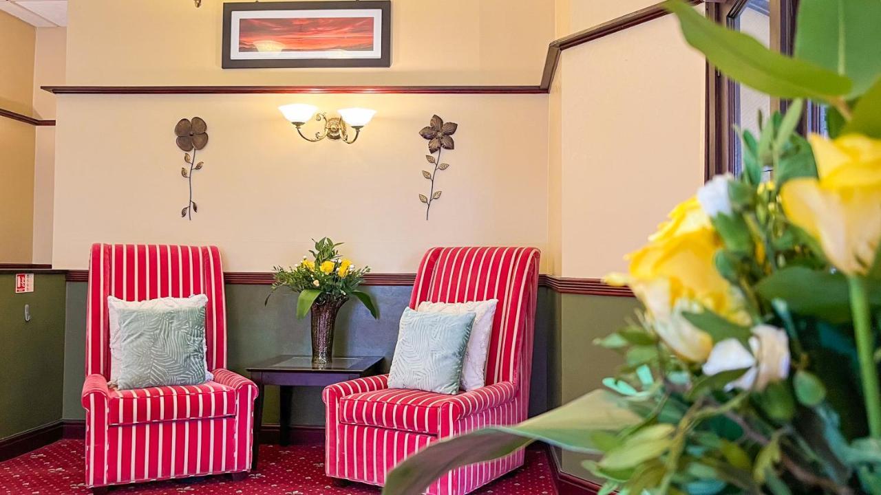 Sutcliffe Hotel