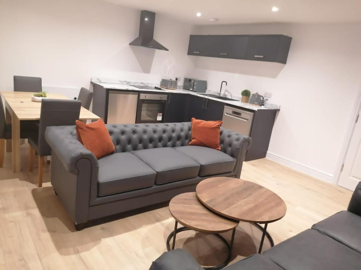 No 10 Apartment *