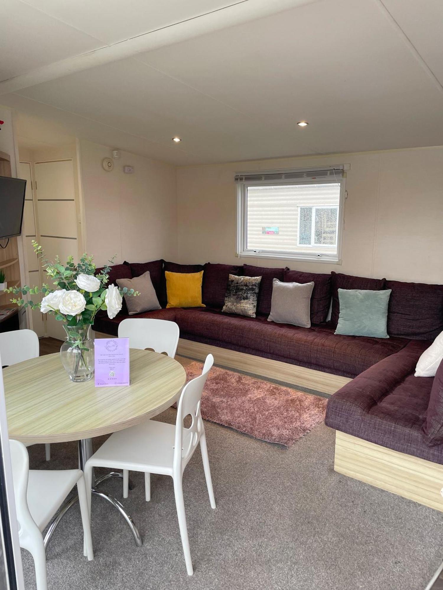 3 Bedroom Luxury Caravan Haven, Marton Mere * Blackpool