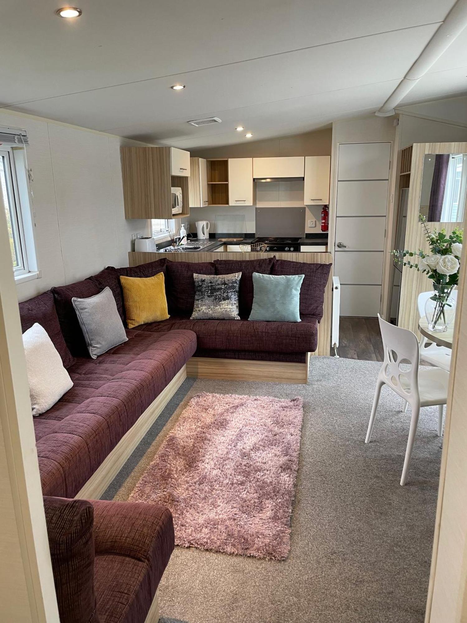 3 Bedroom Luxury Caravan Haven, Marton Mere *