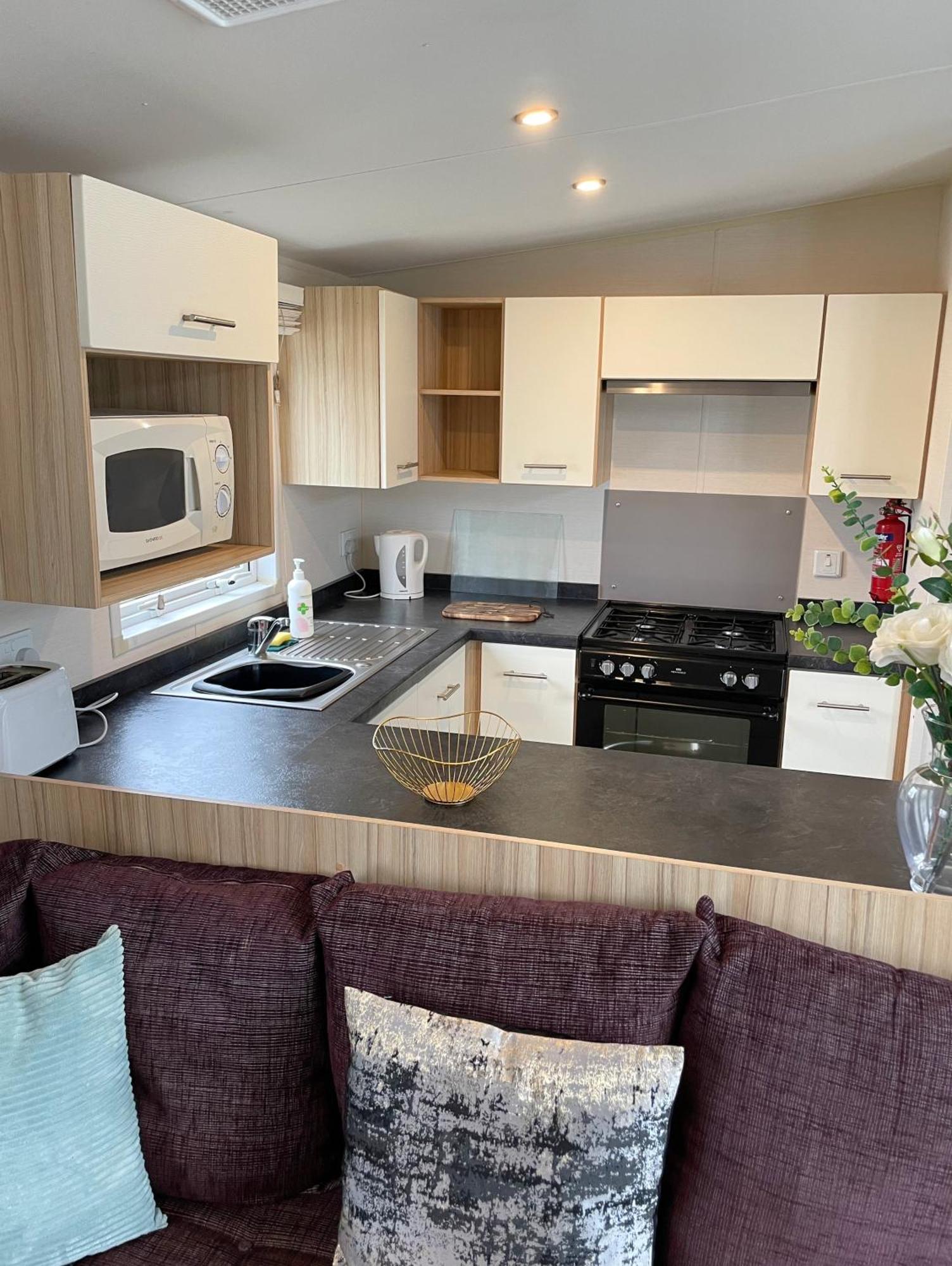3 Bedroom Luxury Caravan Haven, Marton Mere Holiday home *