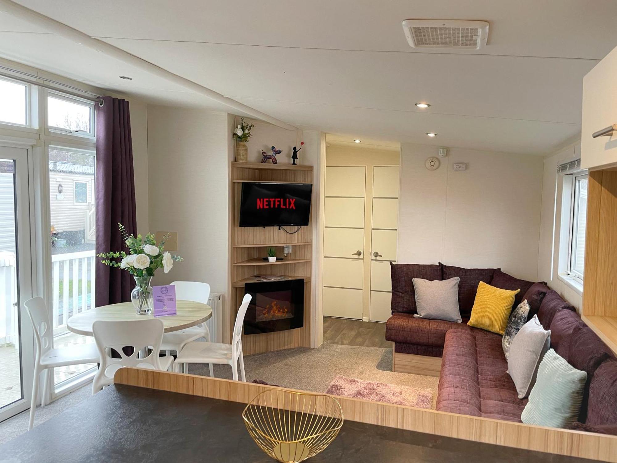 Holiday home 3 Bedroom Luxury Caravan Haven, Marton Mere