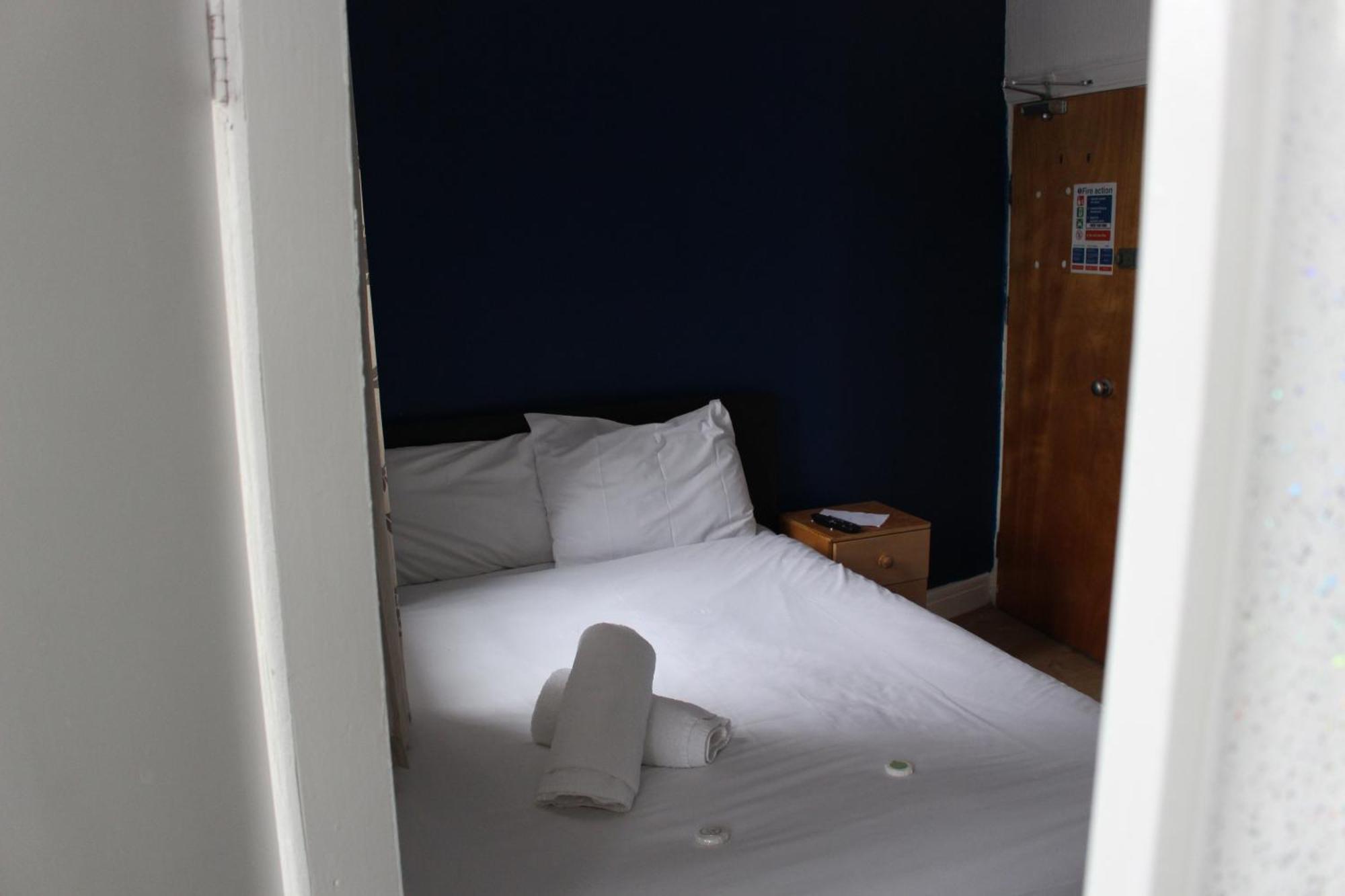 Henson Pleasure 3*