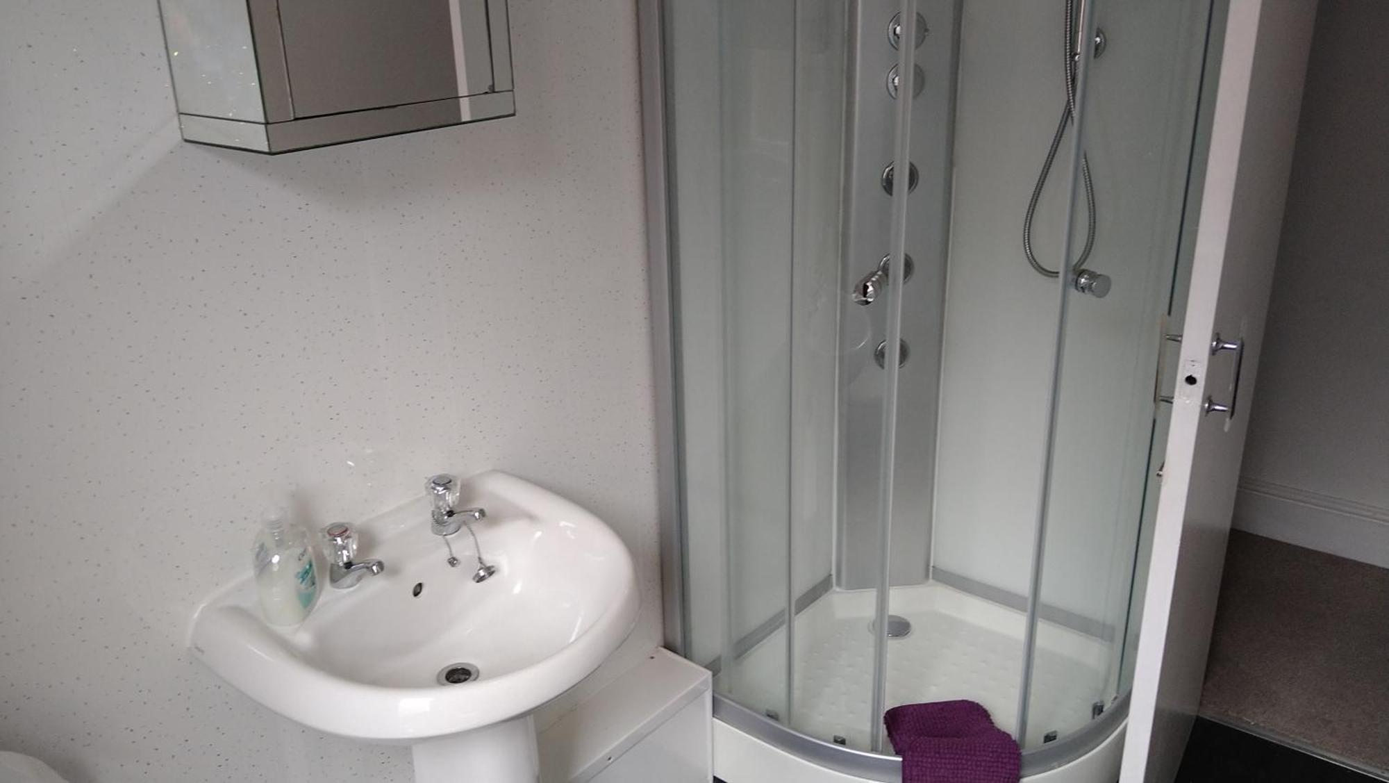 Shaftesbury 3*