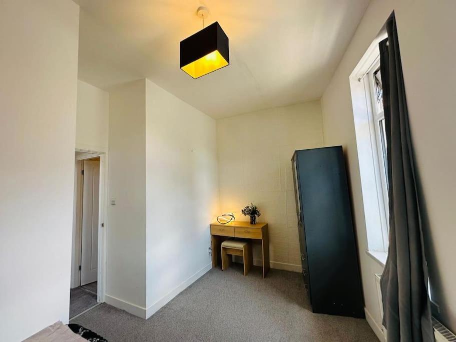 2 Bedroom With Seaside Views * Blackpool