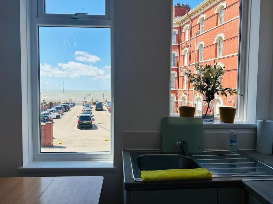 2 Bedroom With Seaside Views * Blackpool