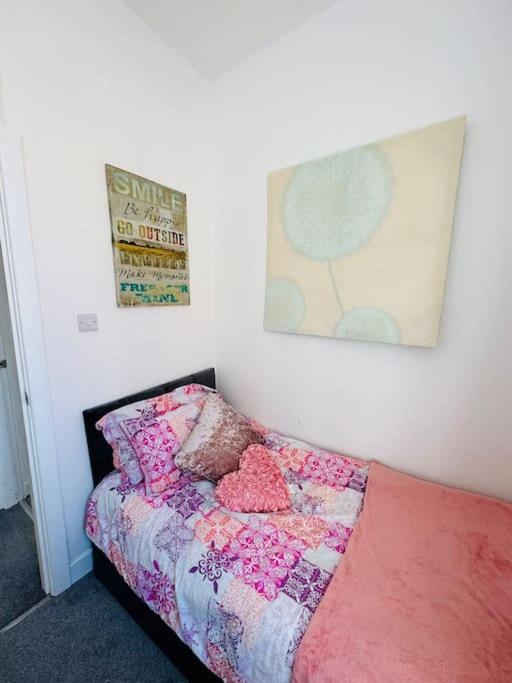 2 Bedroom With Seaside Views Apartment *