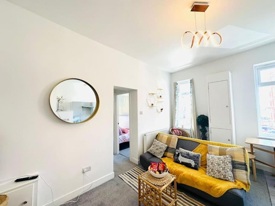 2 Bedroom With Seaside Views Apartment