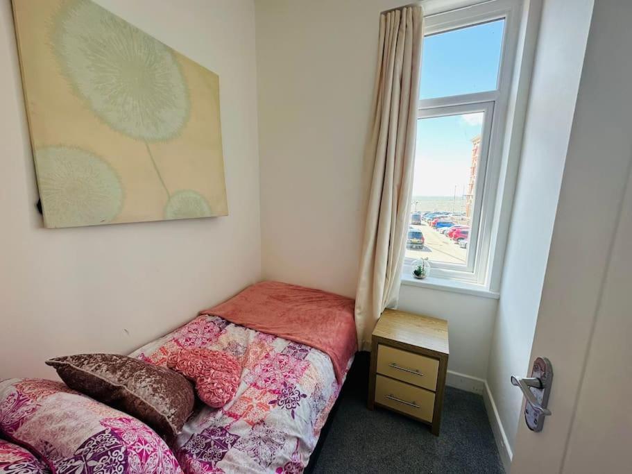 2 Bedroom With Seaside Views Apartment *