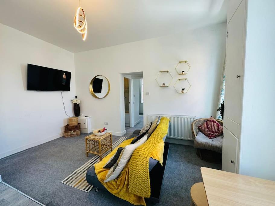 Apartment 2 Bedroom With Seaside Views
