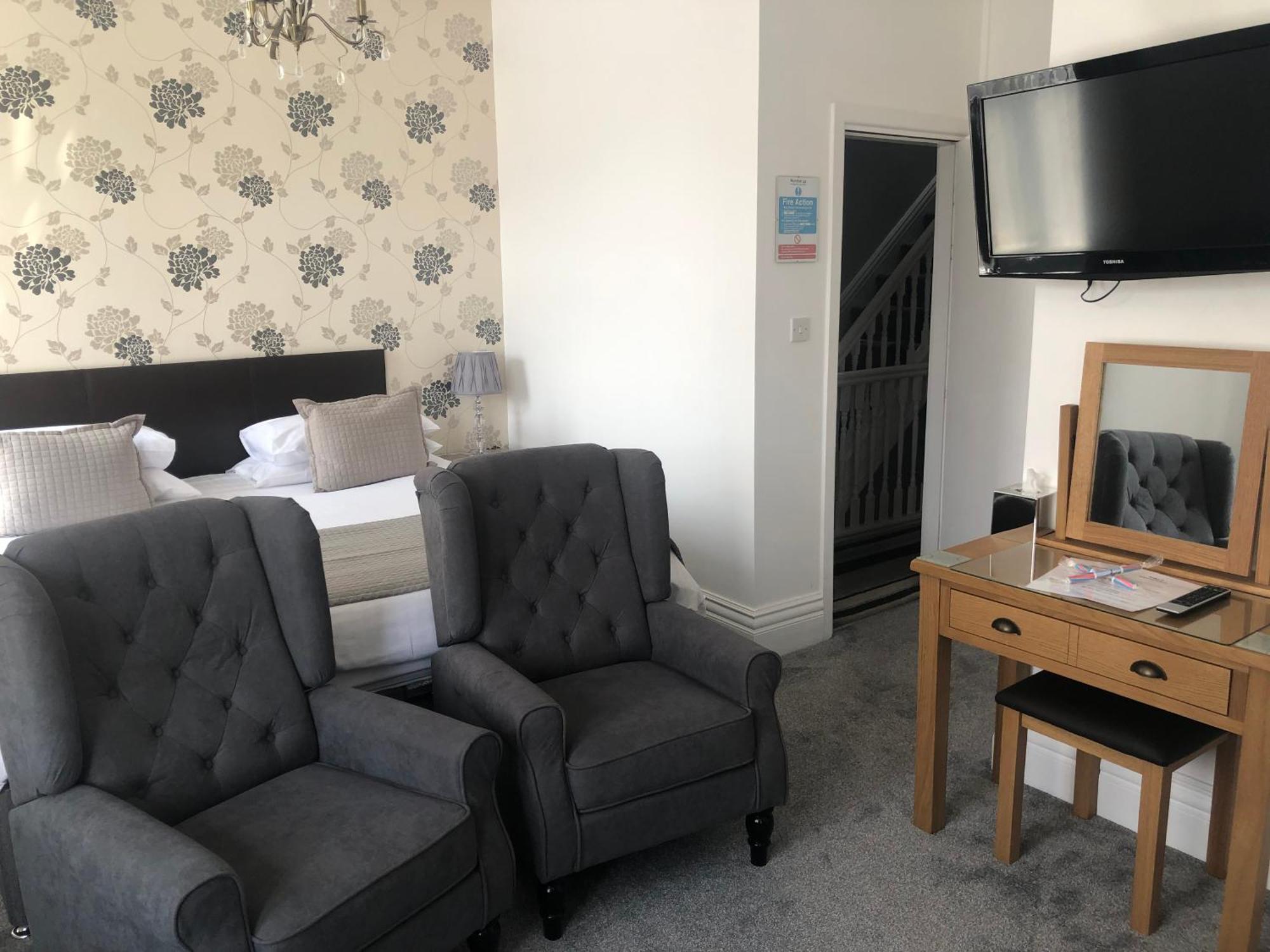 Guest house Edenfield Number 42 *