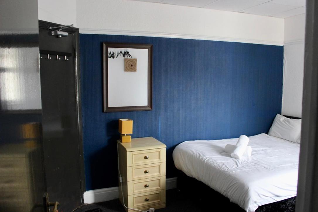 Henson Pleasure 3*