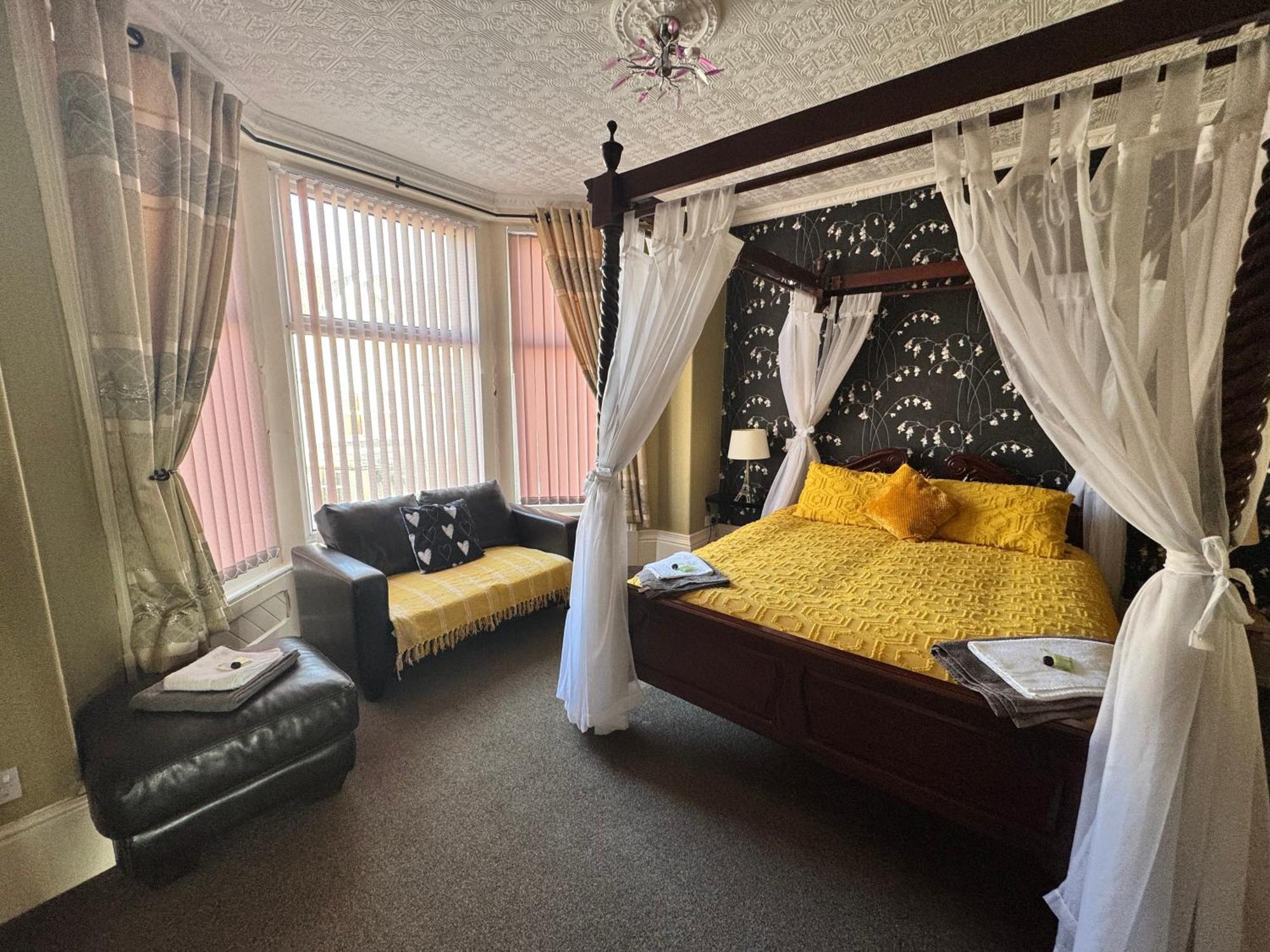 The Holmlea 3* Blackpool