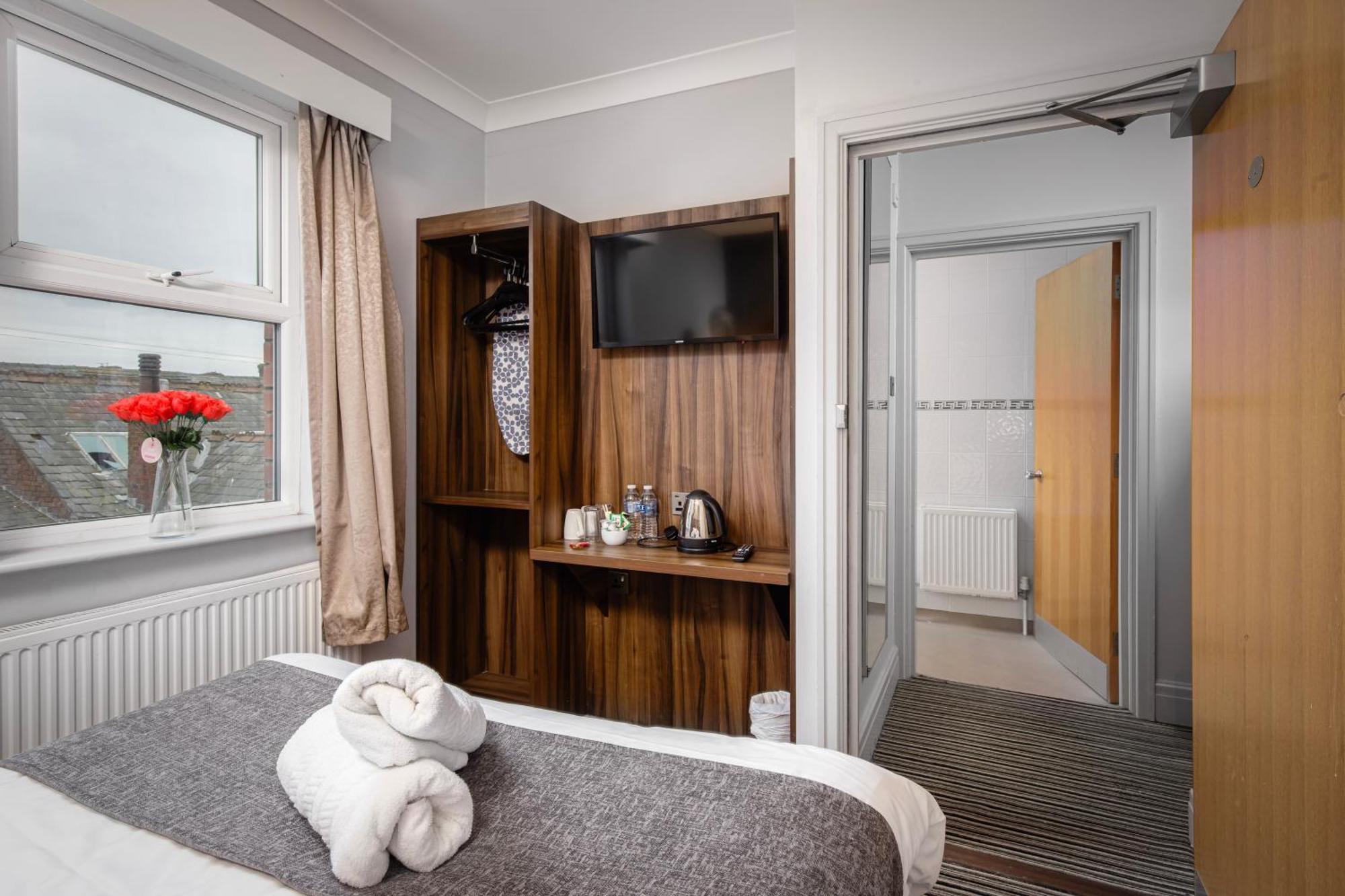 Ashley Victoria Hotel 4*