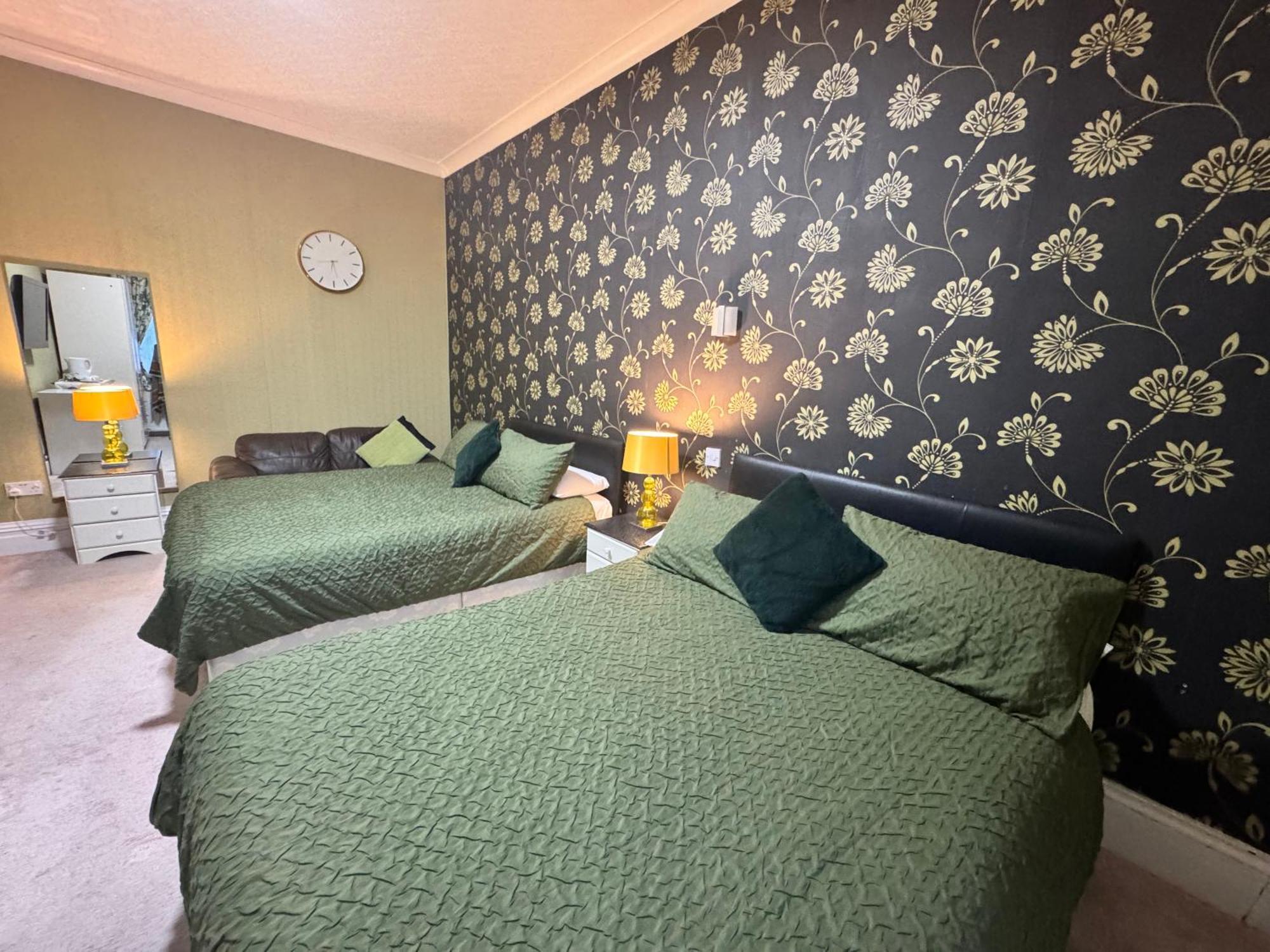 The Holmlea 3*