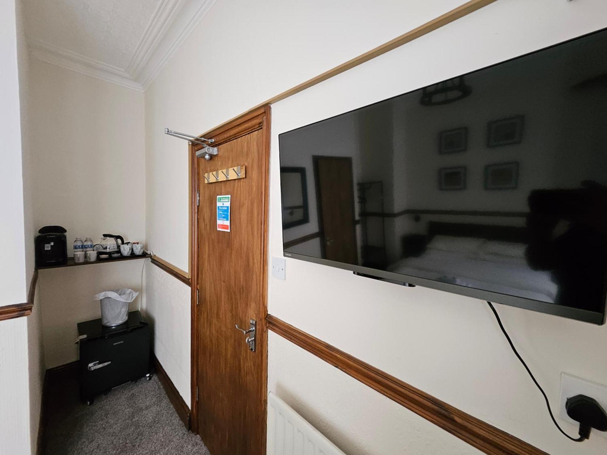 Rendezvous Bar & - Adults Only Bed & Breakfast *